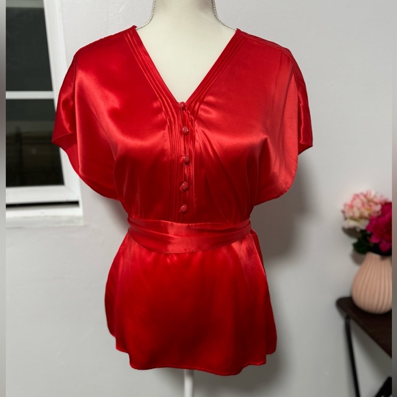 Old Navy Tops - Old Navy Red 100% Silk Short Sleeve Top Womens Size XL Side Zip Button